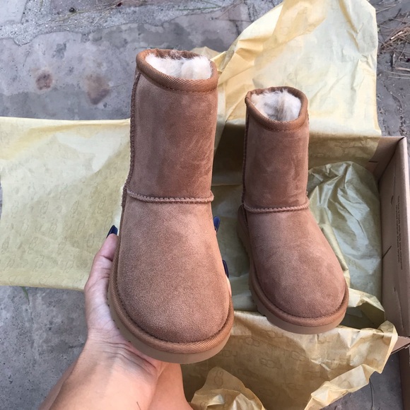 UGG AUTHENTIC CLASSIC CHESTNUT toddler Sz 11 new - Picture 2 of 8